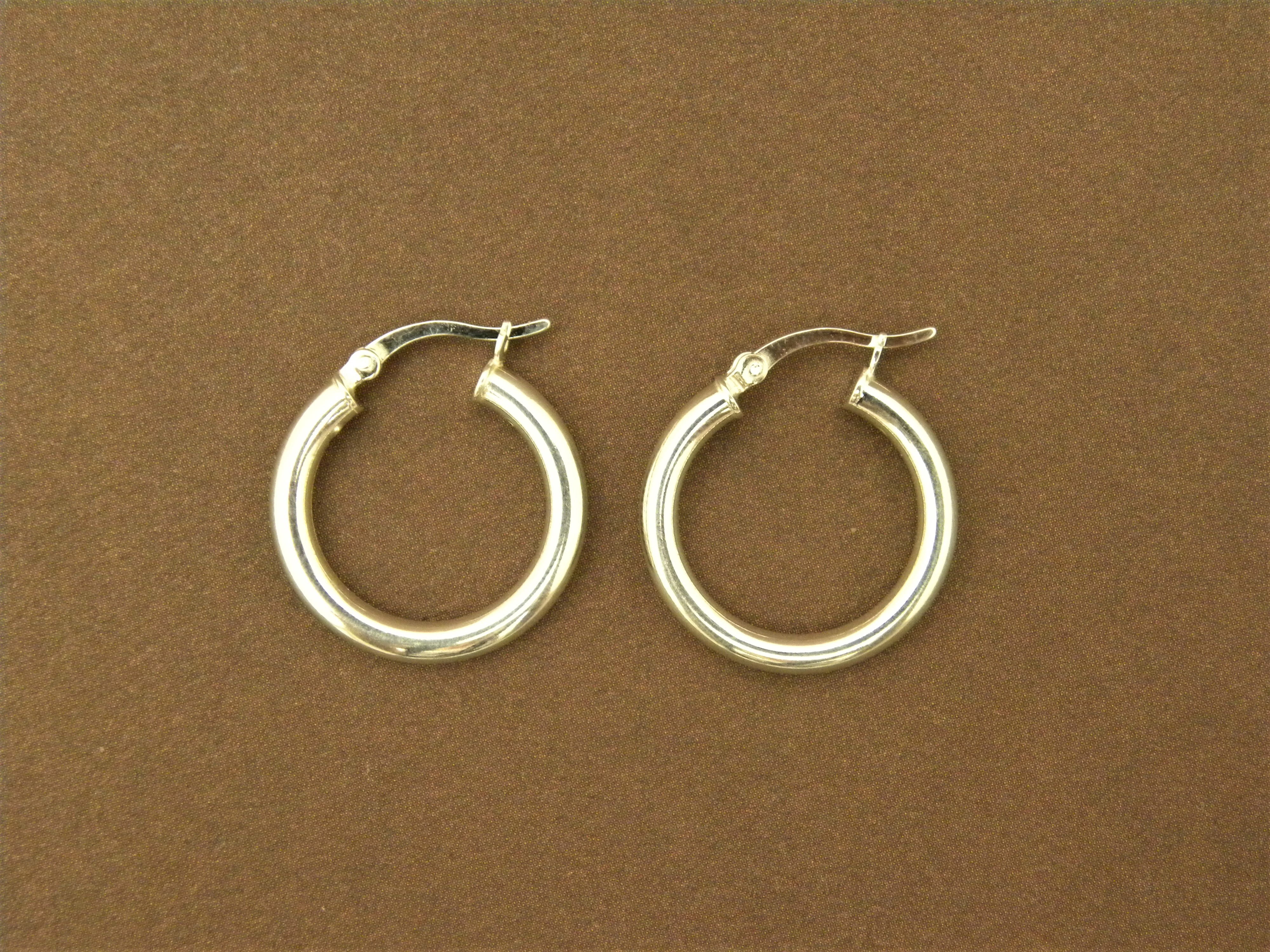 ER12- Sterling Silver Hoop Earrings 