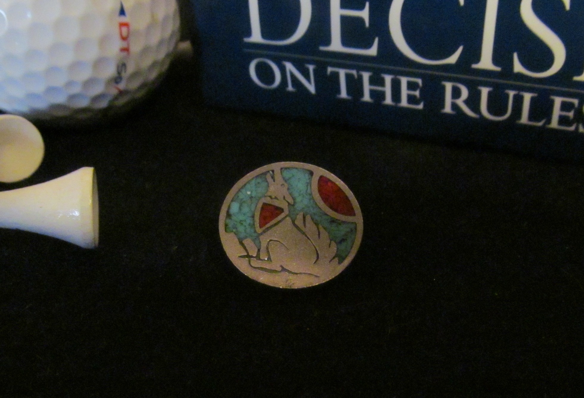 GBM1-Golf Ball Marker with Howling Coyote design 